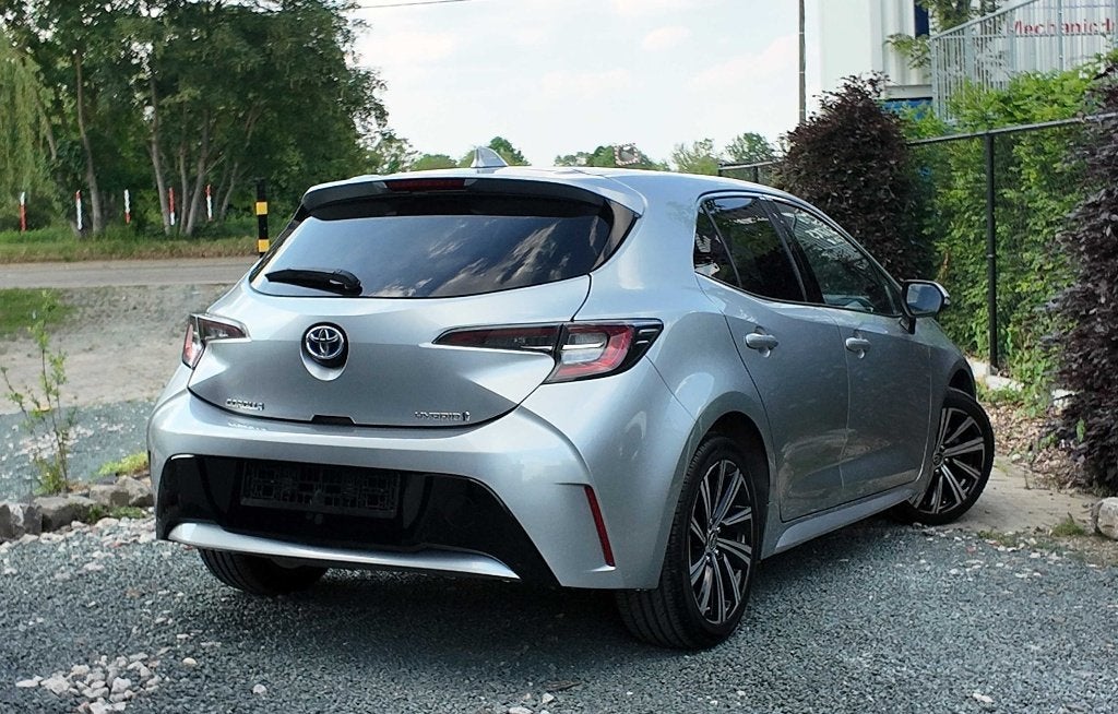 Toyota Corolla 1.8 122 H DESIGN Hybrid 2023/BTW, Auto's, Bedrijf, 5 zetels, Hybride Elektrisch/Benzine, Dealer onderhouden