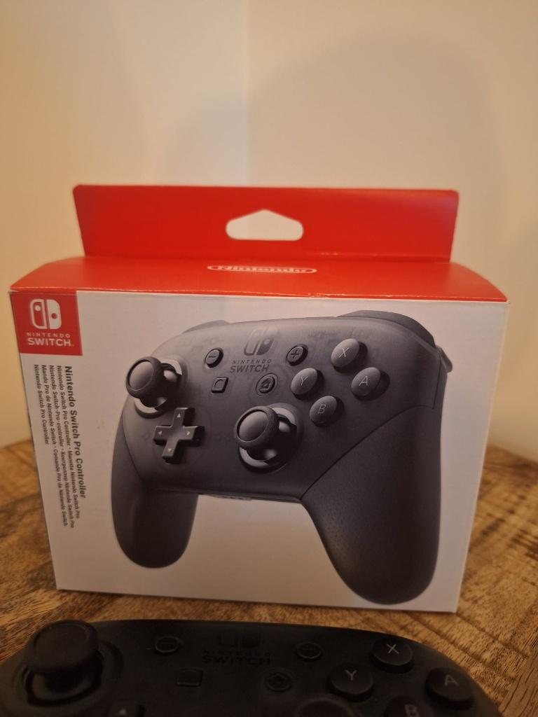 PRO Controller - Nintendo Switch, Games en Spelcomputers, Ophalen of Verzenden, Zo goed als nieuw