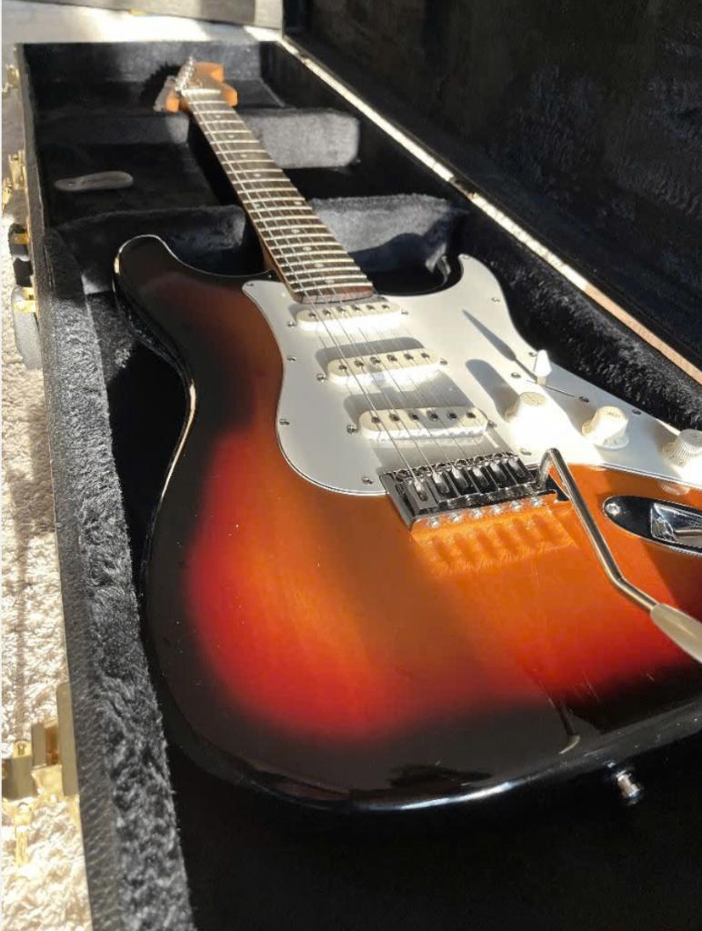 Squier de Fender Stratocaster — Fabriqué en Indonésie (2003), Musique & Instruments, Enlèvement ou Envoi, Comme neuf, Fender
