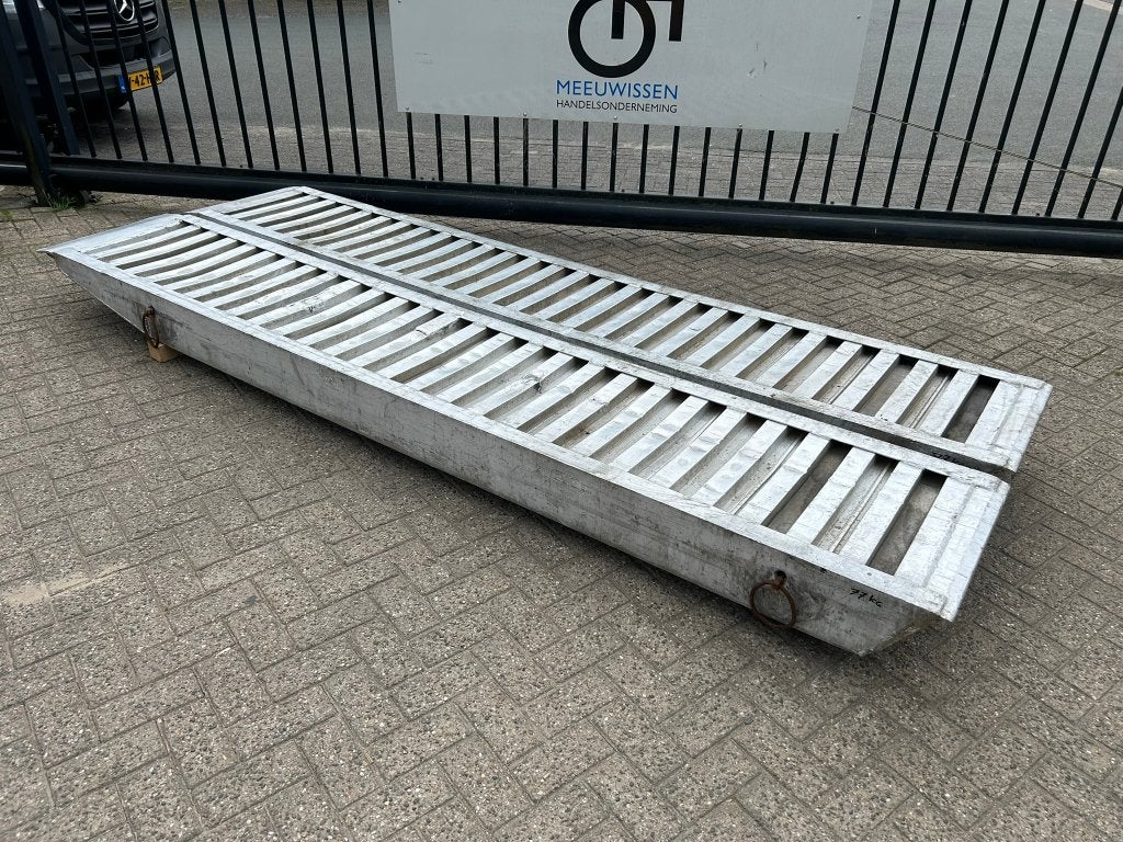Aluminium oprijplaten/rijplaten 350x60CM gebruikt, Plus de 4 000 kg, Enlèvement, Autre propulsion, Autres types