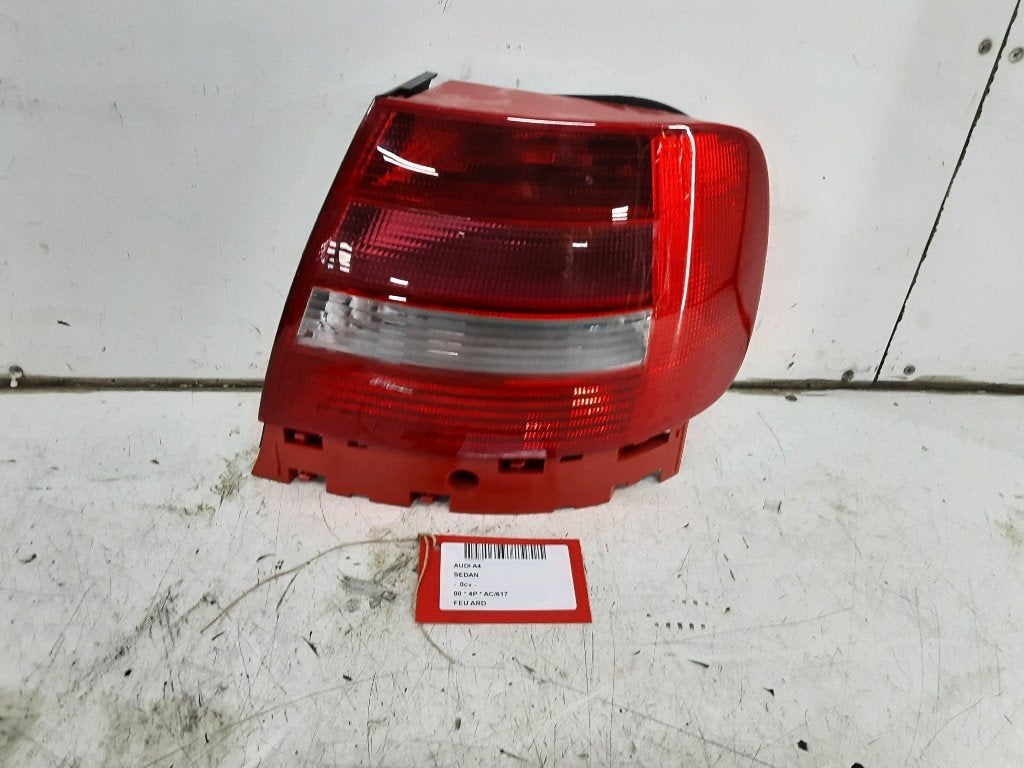 FEU ARRIÈRE DROIT Audi A4 (B5) (8D0945096G), Auto-Union-Straße  1,
85057  Ingolstadt, DE, Info@audi.de, Audi, Utilisé