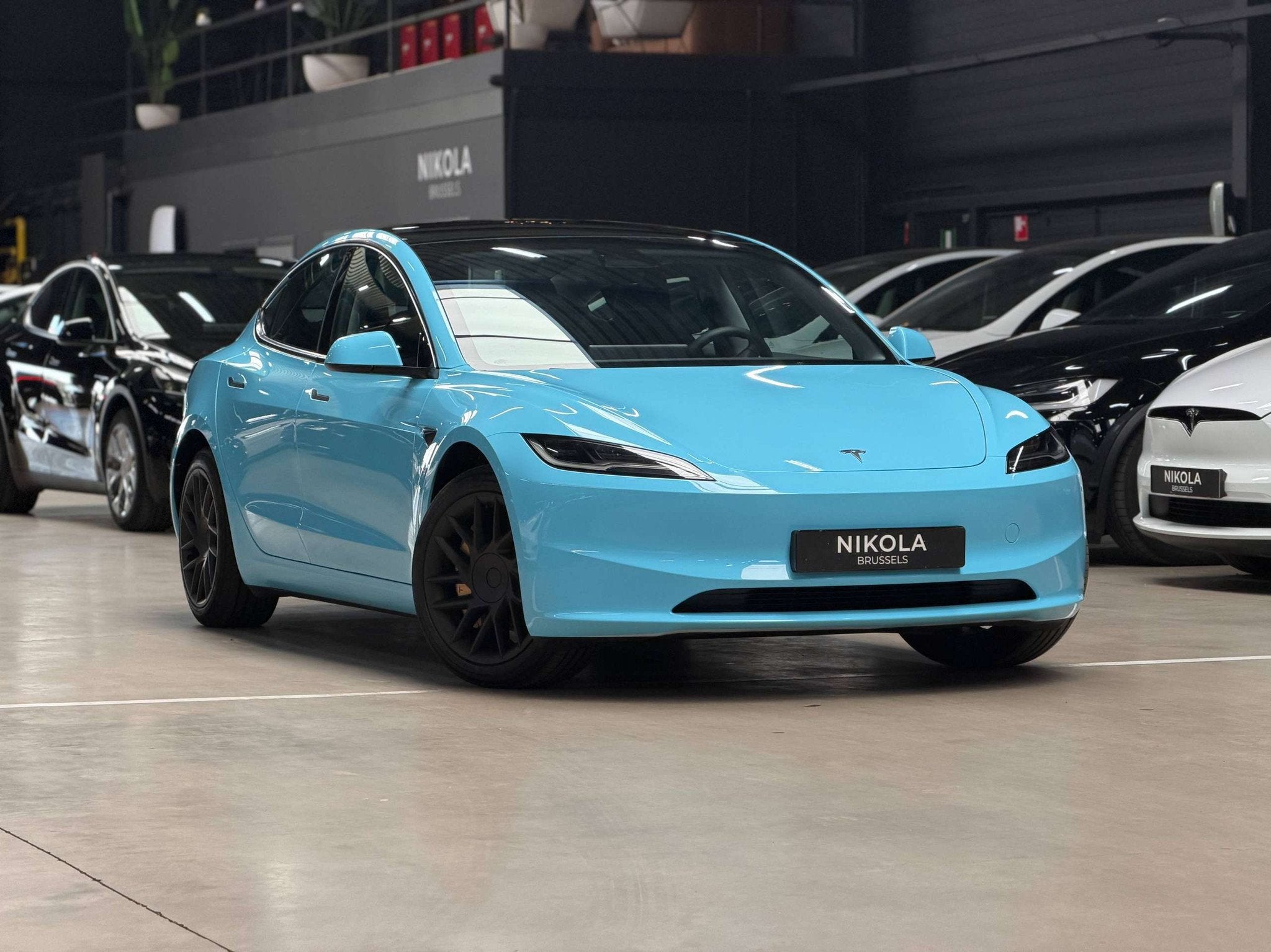 Tesla Model 3 REAR WHEEL DRIVE - HARDWARE 4 - HIGHLAND PREMI, Auto's, Tesla, Achterwielaandrijving, Gebruikt, Zwart, 261 pk