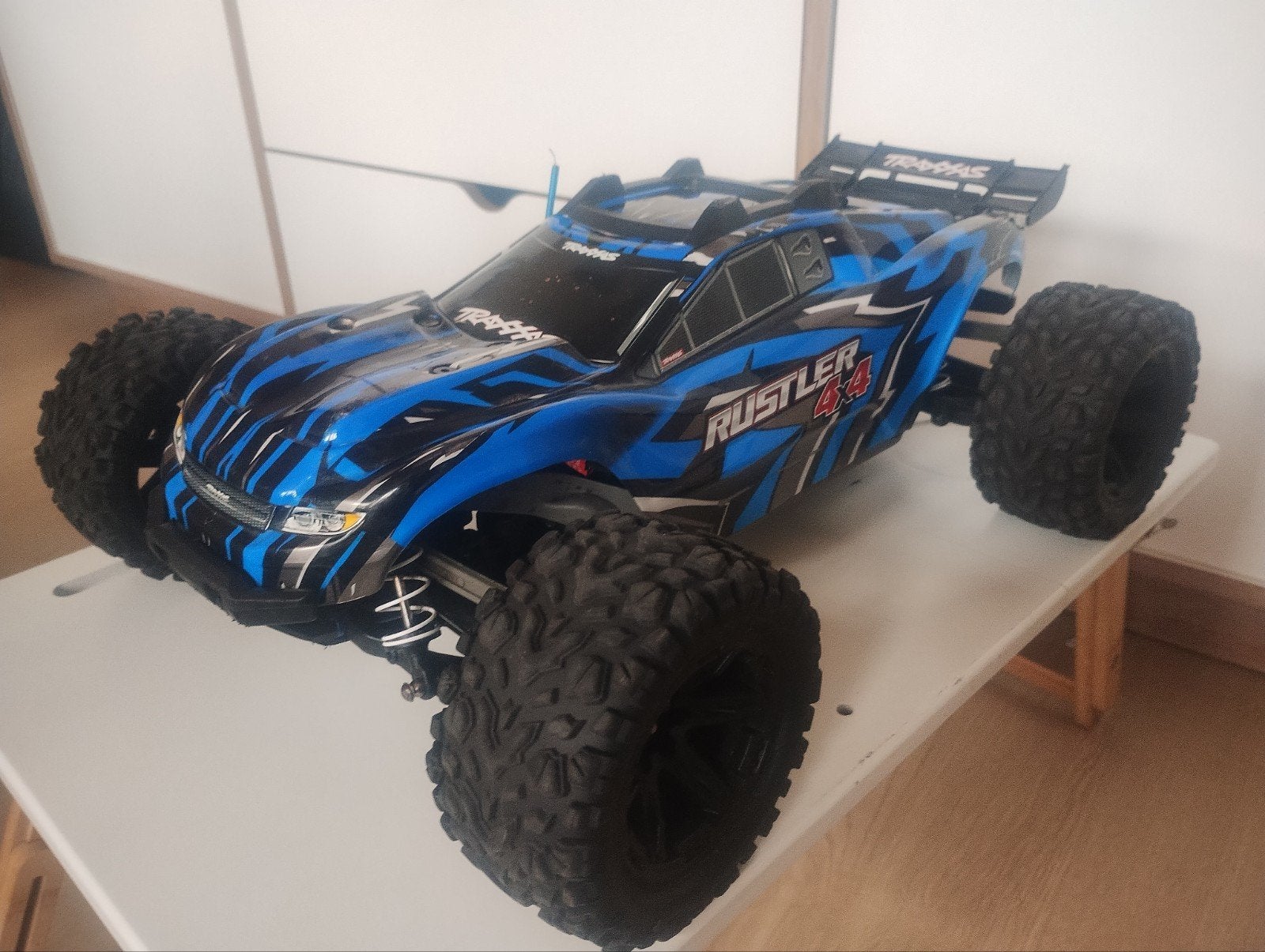 Traxxax Rustler 4x4 TITAN Brushed, Elektro, Auto offroad, Ophalen of Verzenden, Zo goed als nieuw