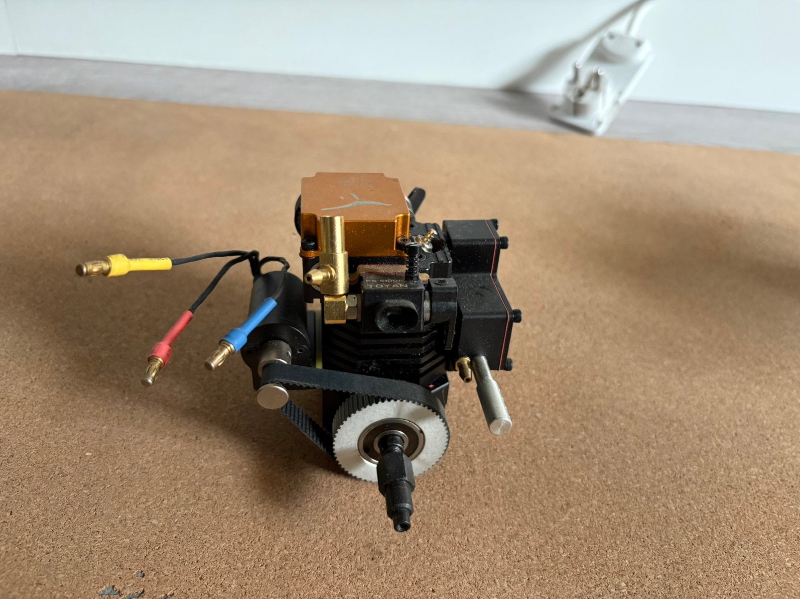 Toyan FS-S100A nitro rc engine 4 storke 1 cylinder, Ophalen of Verzenden, Zo goed als nieuw