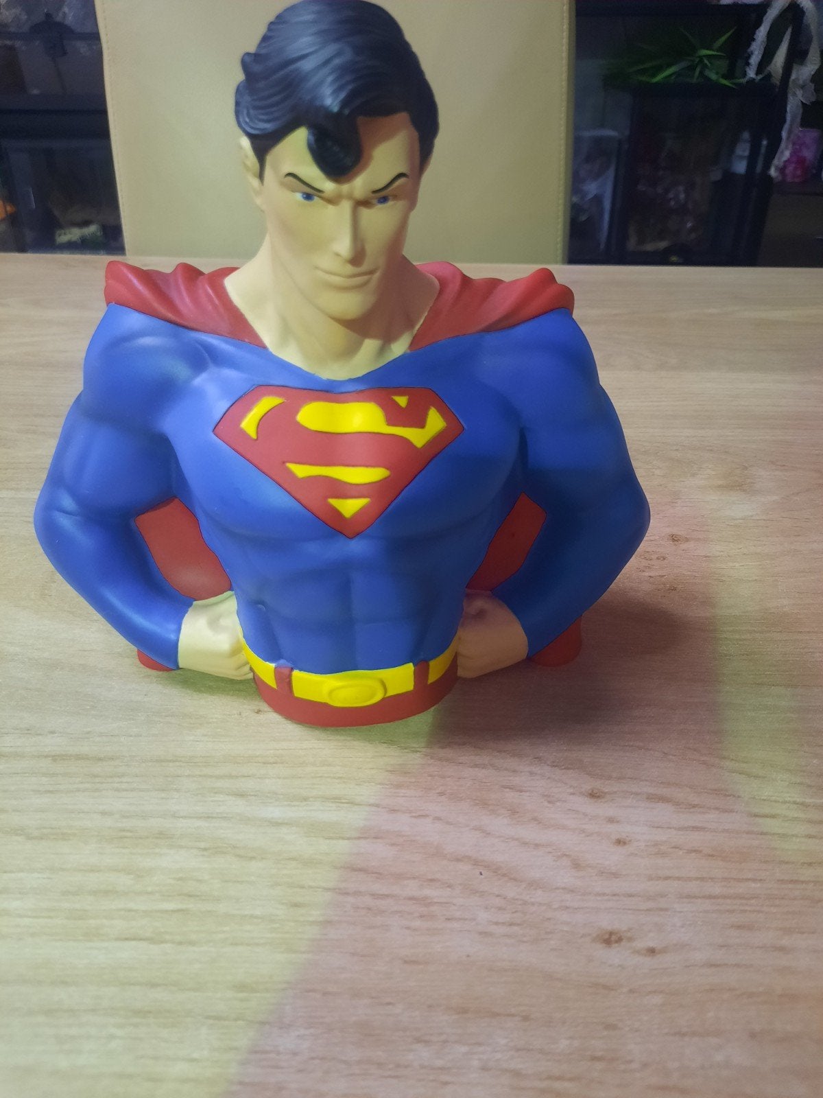 Vintage superman bust bank, Enfants & Bébés, Jouets | Figurines, Enlèvement