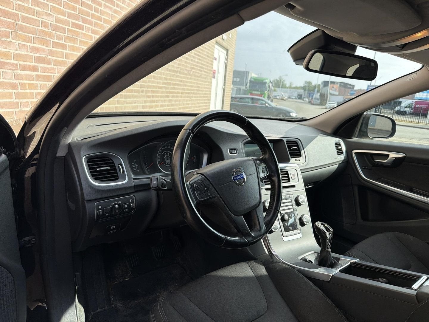 Volvo V60 2.0 D4 Kinetic | Climate | Cruise | Navi | PDC |, Auto's, Zwart, Zwart, Te koop, Start-stop-systeem