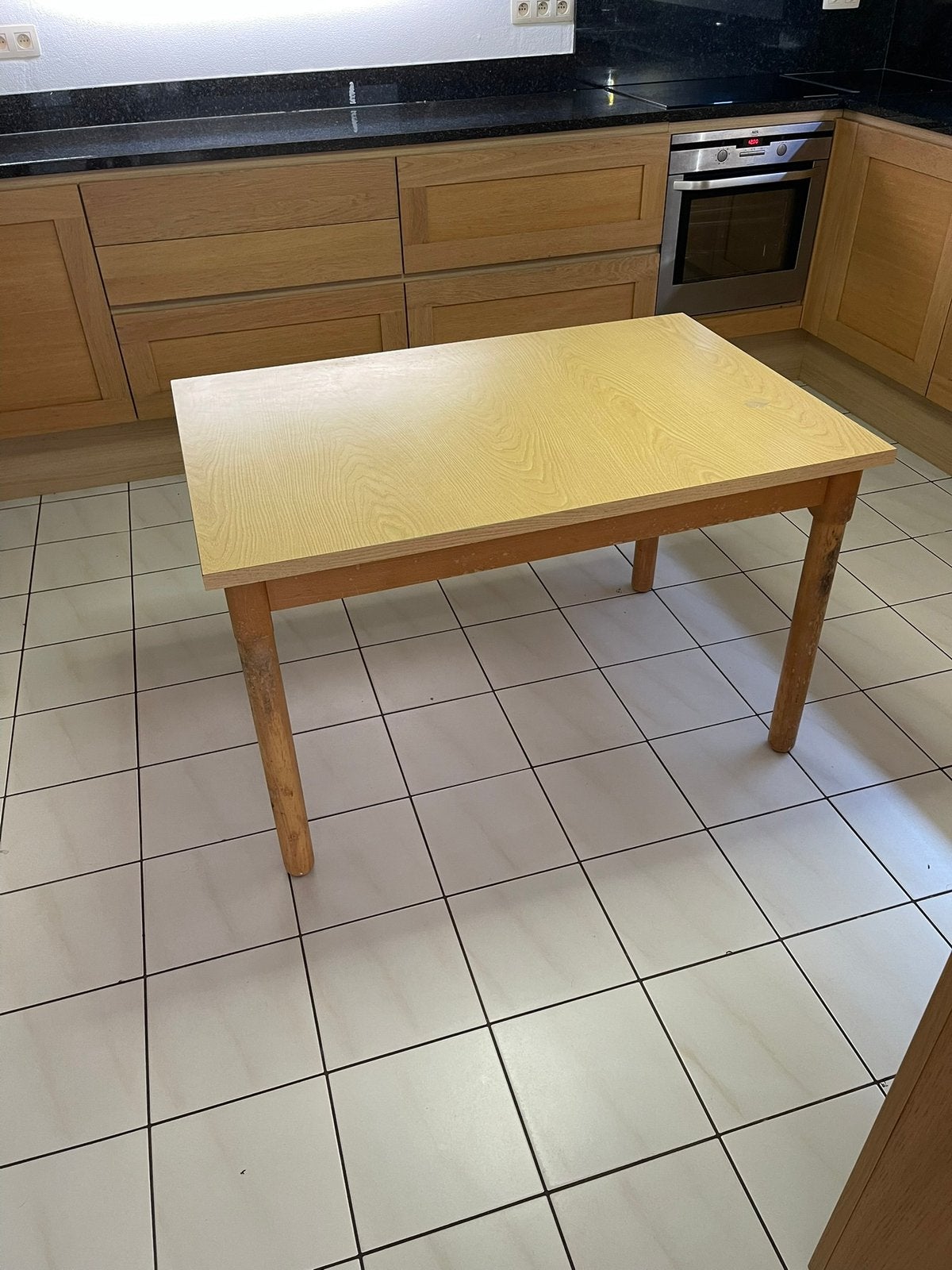 Robuuste Houten Keukentafel (120 x 80 cm) –  Demonteerbaar, Huis en Inrichting, Ophalen of Verzenden, Zo goed als nieuw