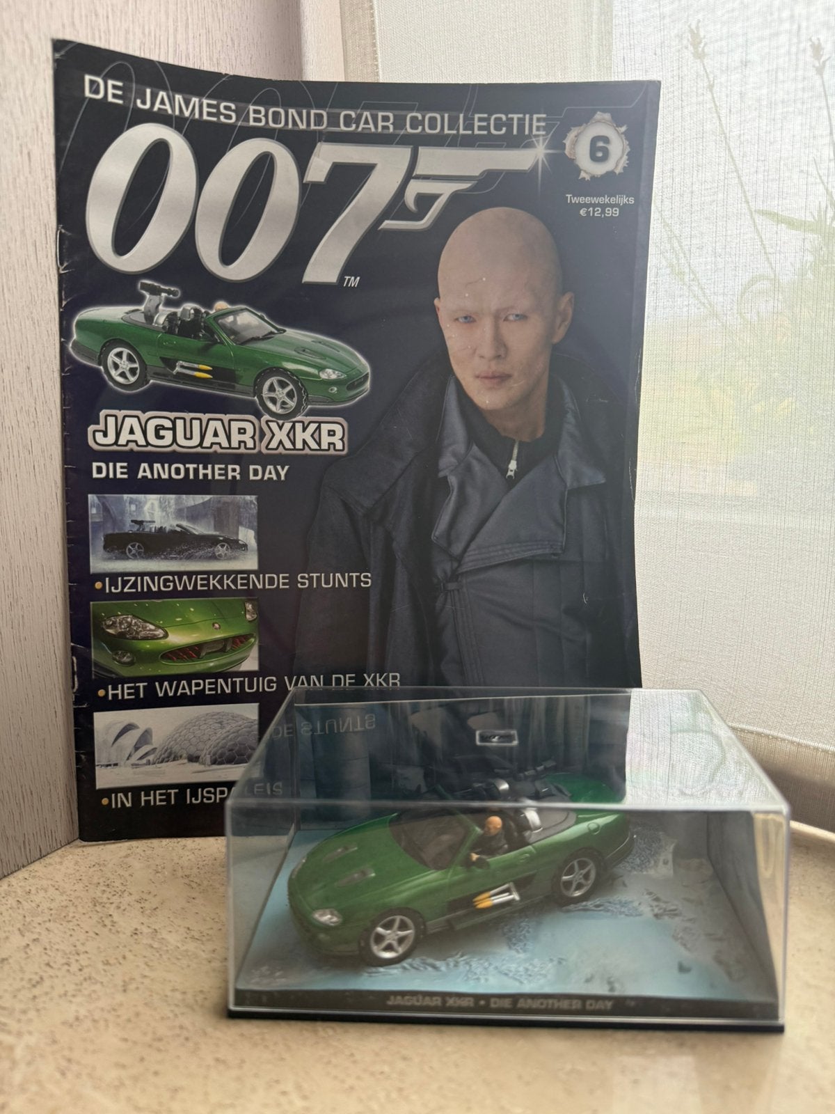 Jaguar XKR - James Bond, Hobby & Loisirs créatifs, Enlèvement ou Envoi, Comme neuf, Voiture, Universal Hobbies