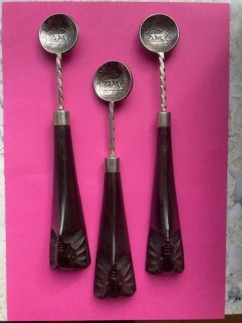3 antieke muntlepels met gesculpteerde olifantenkop, Antiek en Kunst, Ophalen of Verzenden