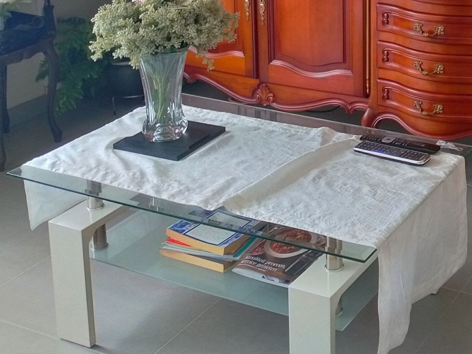 salontafel wit met glazen blad, Huis en Inrichting, Ophalen, Zo goed als nieuw
