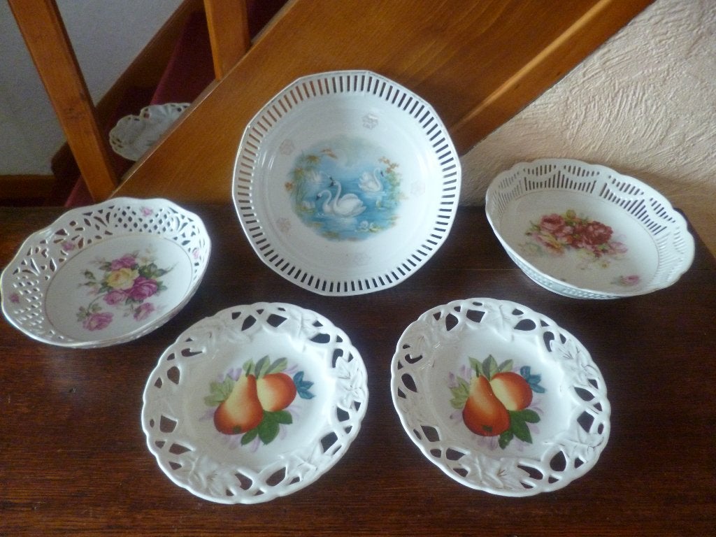 Lot de porcelaines anciennes ajourées + vases., Enlèvement