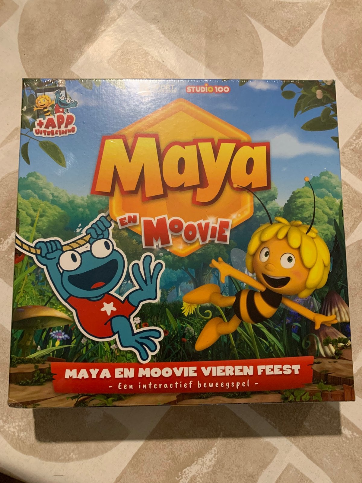 Maya en Moovie vieren feest, Cinq joueurs ou plus, Enlèvement ou Envoi, Neuf