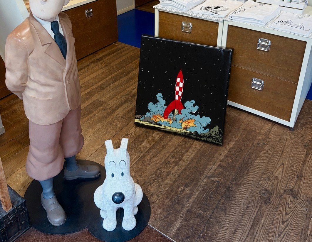 Ancienne plaque émaillée Tintin " On a marché sur la lune ", Ophalen of Verzenden
