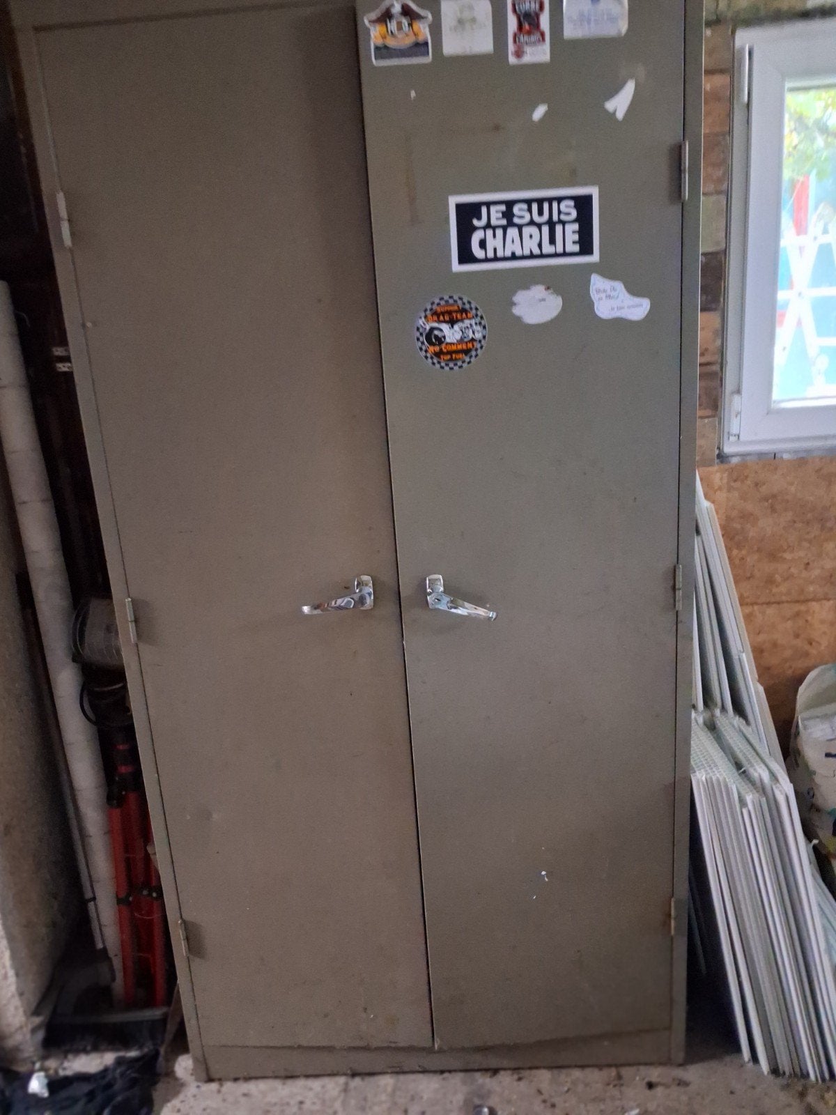 armoir en métal, Enlèvement