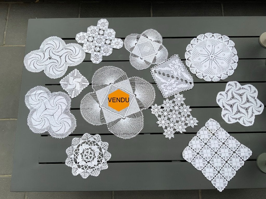 Ensemble de napperons blancs crochetés finement à la main, Enlèvement ou Envoi, Comme neuf, Autres types