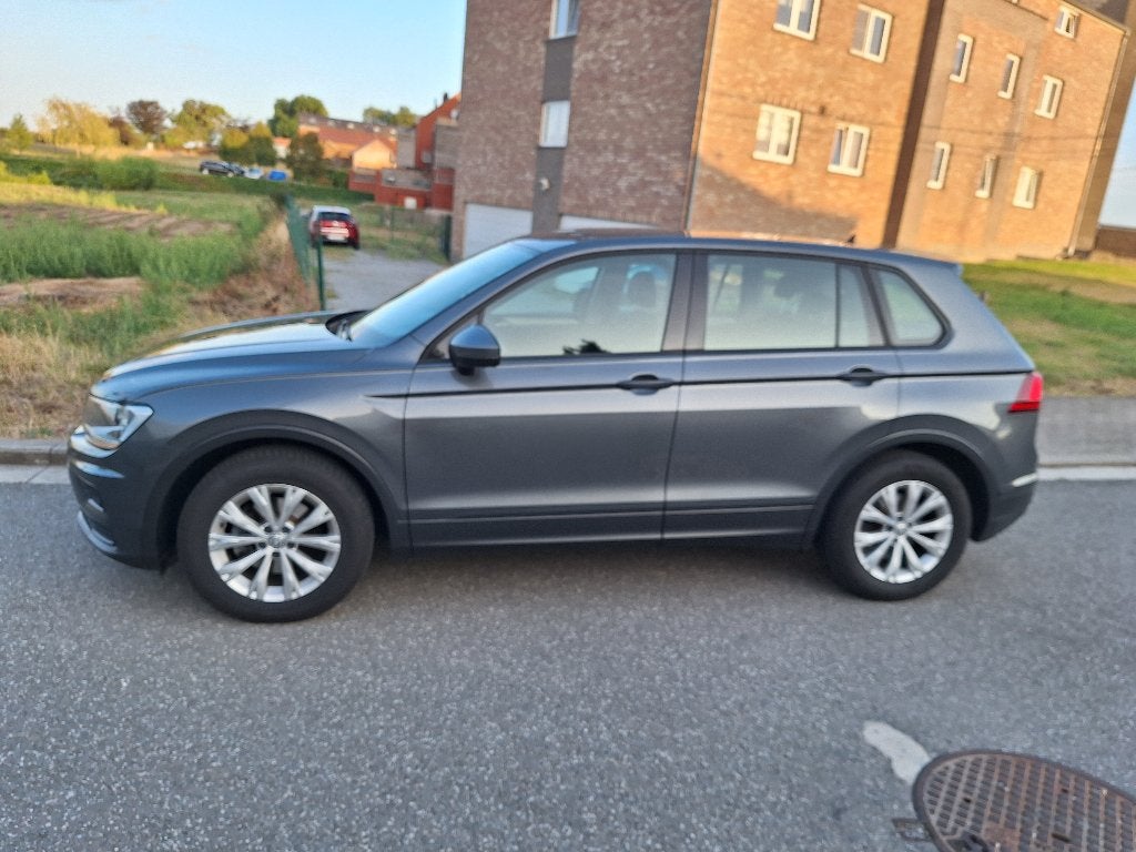 Vw Tiguan en très bon état avec carnet d'entretien complet, Autos, 1395 cm³, Argent ou Gris, Achat, Euro 6