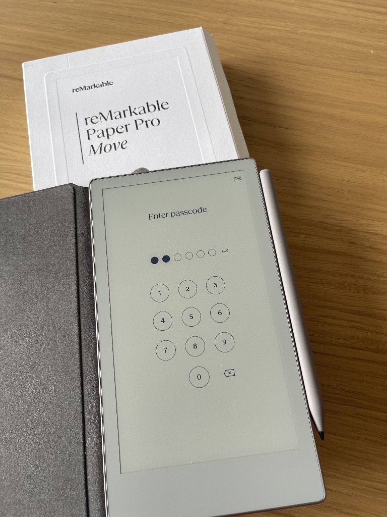 reMarkable Paper Pro Move Color Display 7.3 + Case, ReMarkable, Touchscreen, Ophalen of Verzenden, Zo goed als nieuw
