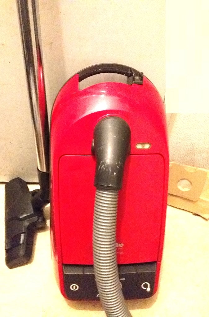 Aspirateurs Miele 1400 Watt + 2 sac., Electroménager, Enlèvement ou Envoi, Miele