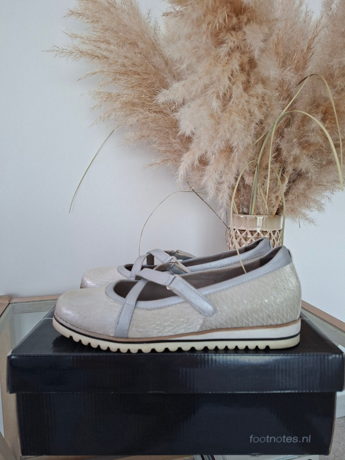 Notes de bas de page : chaussures, taille 37,5., Gris, Enlèvement ou Envoi, Comme neuf, Footnotes
