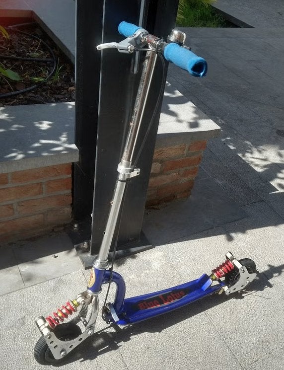 Blauwe Lotus hangscooter, Fietsen en Brommers, Ophalen of Verzenden, Gebruikt, Gewone step, Blue lotus