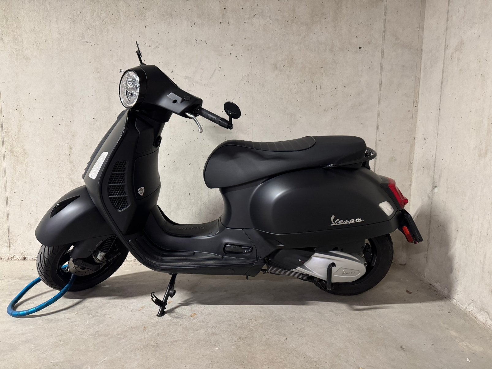 Vespa 300 cc 2020 Notte, Ophalen, Zo goed als nieuw