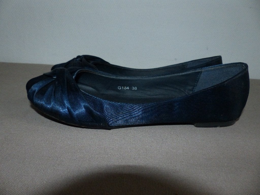 Ballerines bleues en satin - taille 38, Enlèvement ou Envoi, Comme neuf, Bleu, Ballerines