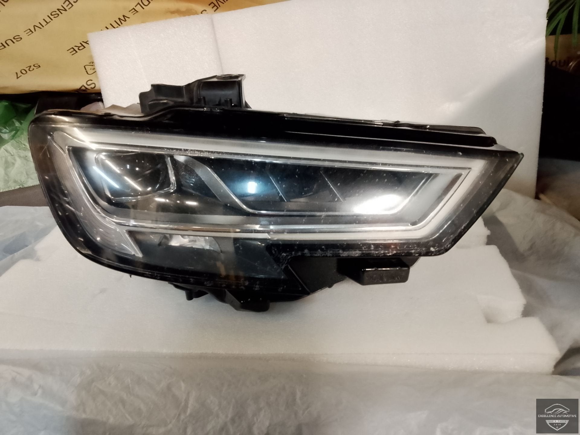 Audi A3 8V Facelift 2017-2020 Matrix LED Koplamp R 8V0941036, Auto-onderdelen, Gebruikt, AUDI AG, Auto-Union-Strasse 1
85045  Ingolstadt, DE