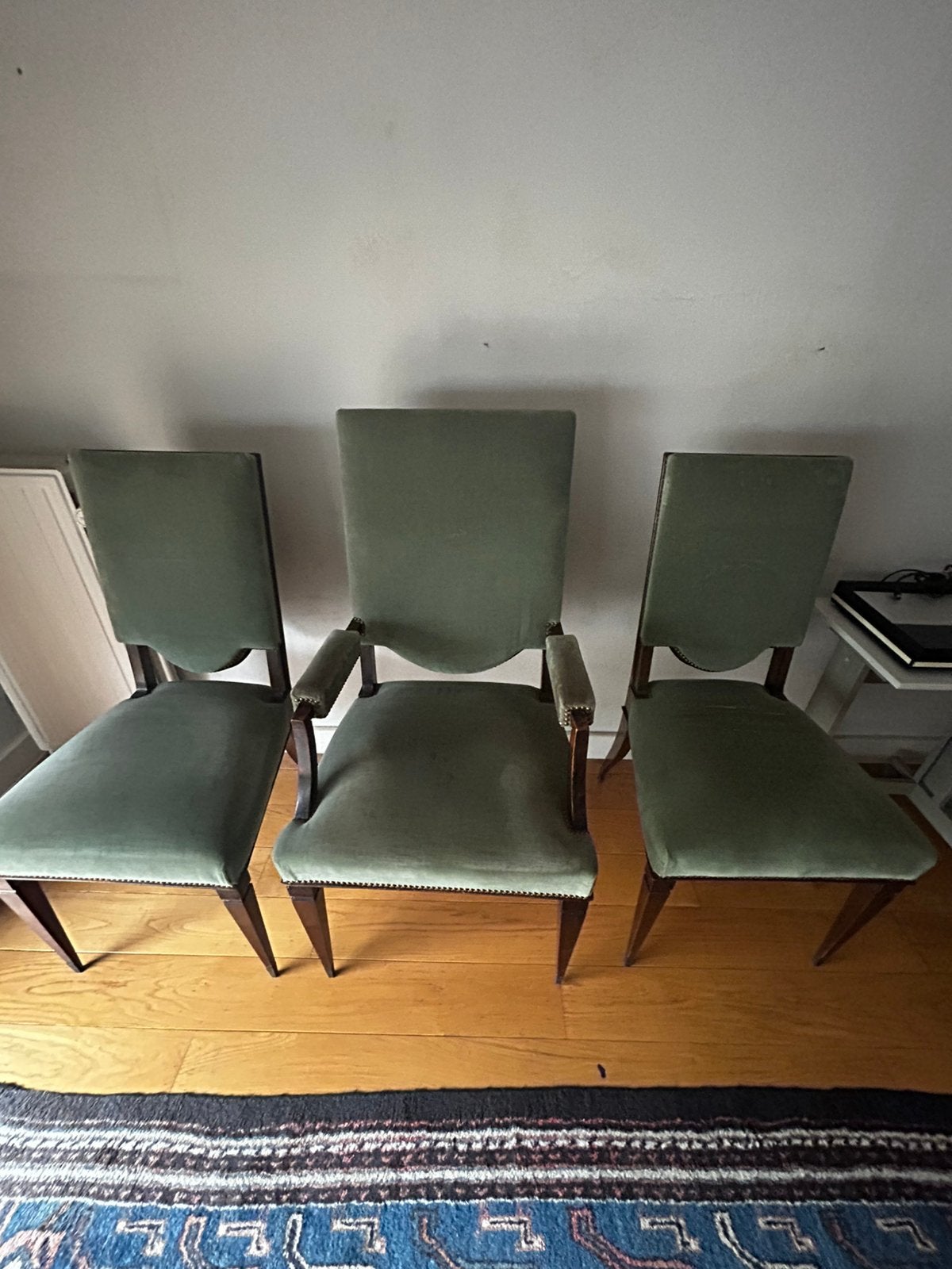 3 chaises, Enlèvement