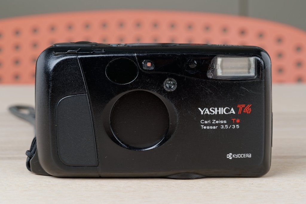 Yashica T4 Carl Zeiss T 35mm f/3.5 Compact Argentique 35mm, Enlèvement ou Envoi, Utilisé, Compact, Autres Marques