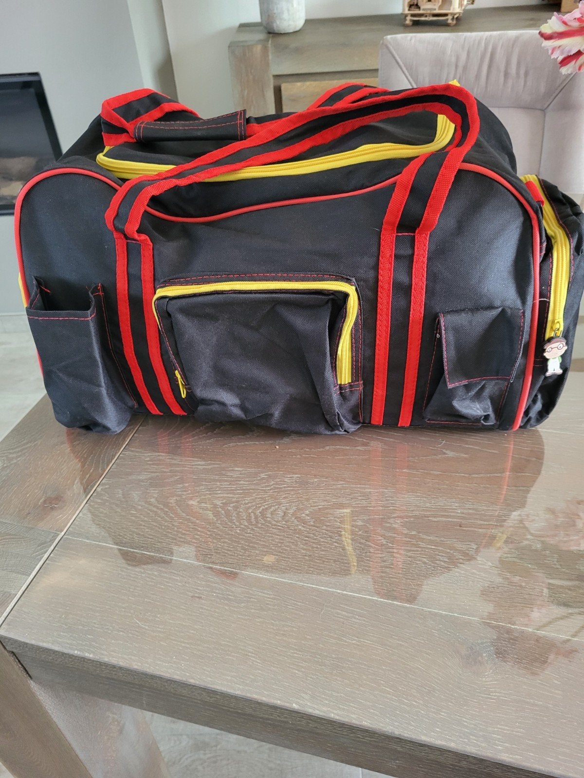 Nieuwe Sporttas met Belgische kleuren 55 cm., Handtassen en Accessoires, Tassen | Sporttassen, Ophalen