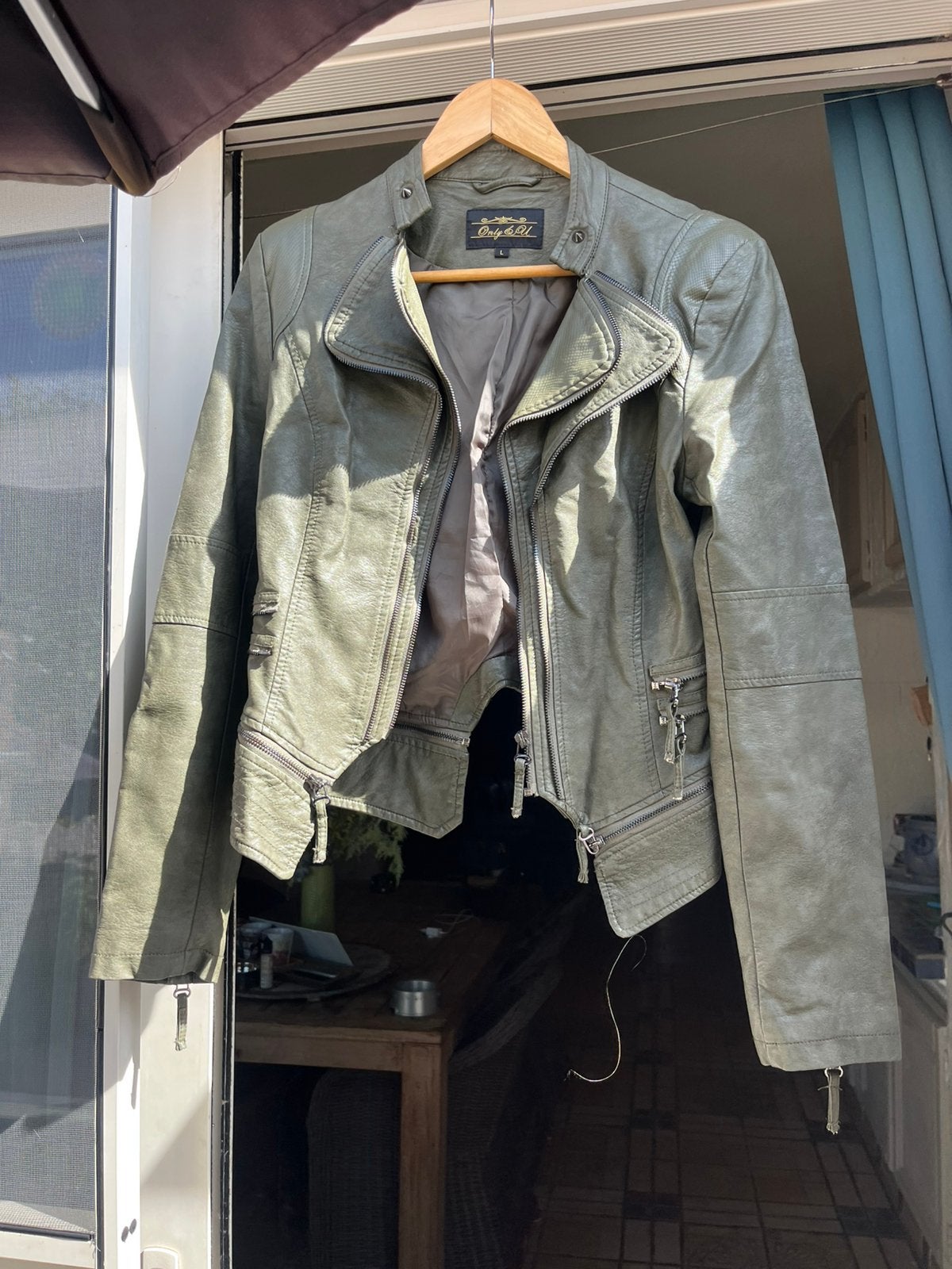 Damesjasje bikerstyle maat medium, Kleding | Dames, Jassen | Zomer, Ophalen, Zo goed als nieuw