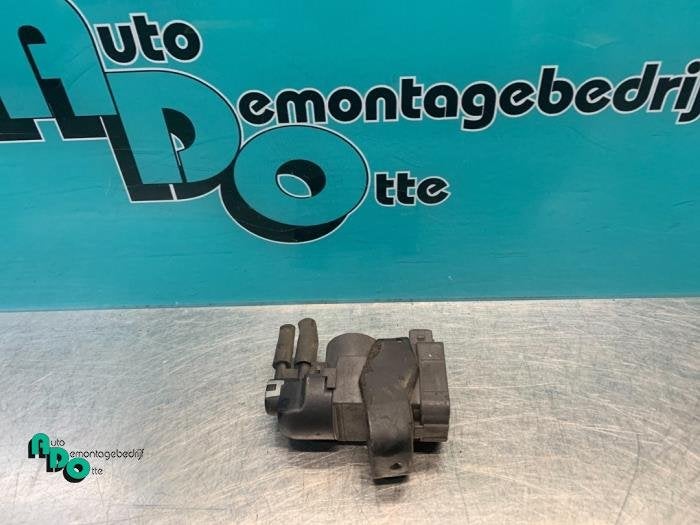 Clapet de surpression Turbo d'un Renault Kangoo (Kangoo 2 08, Renault, -, 3 mois de garantie, Utilisé