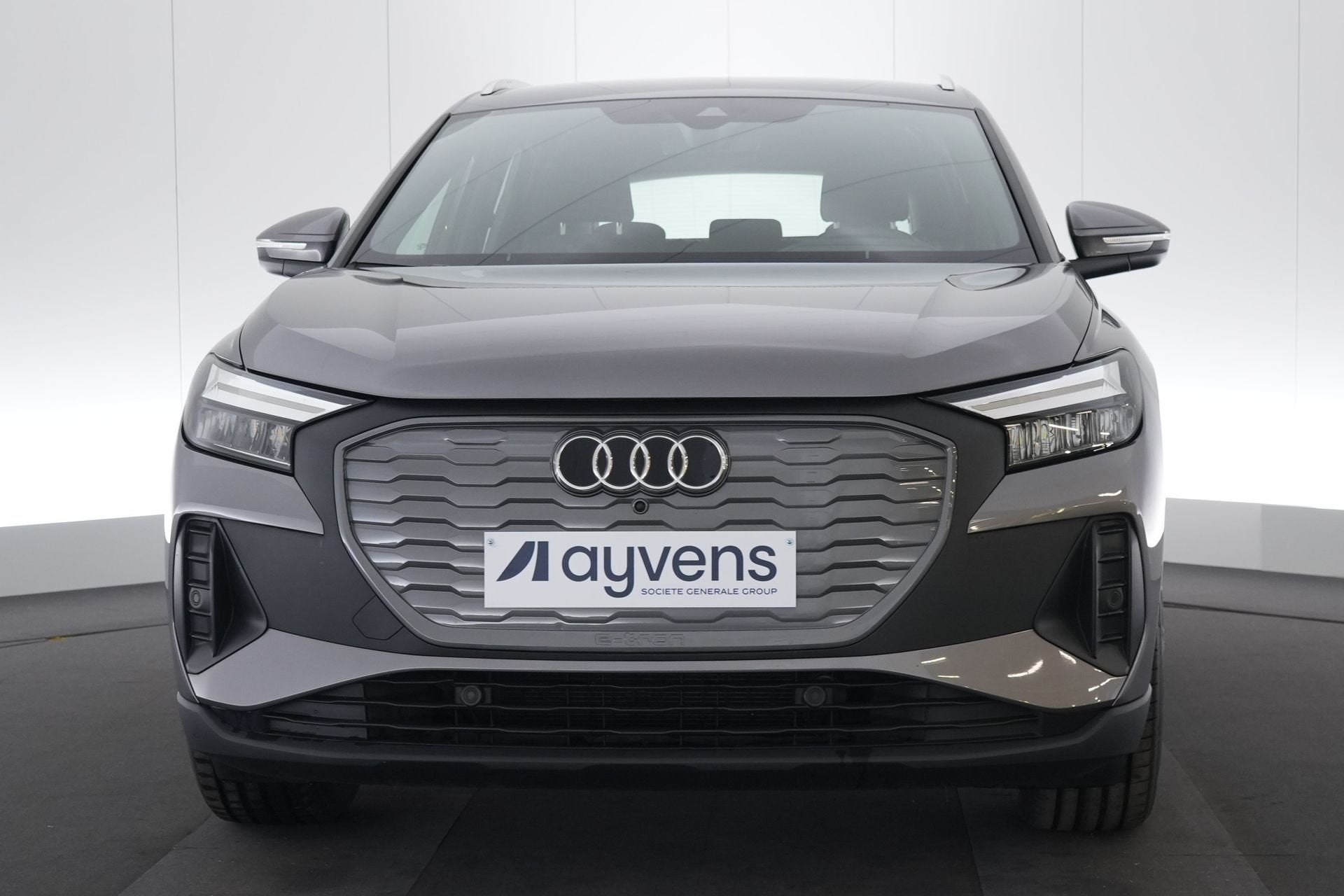 (2EMA005) AUDI Q4 E-TRON, Autos, Achat, Entreprise, Carnet d'entretien, 5 portes