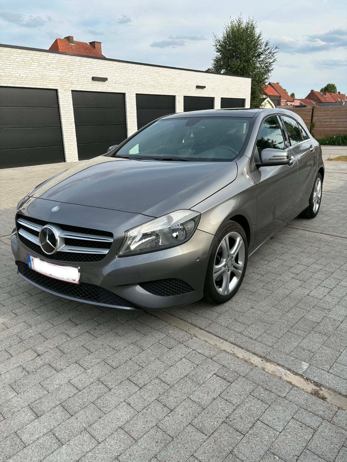 Mercedes A200 Automaat | Leder | Pano | Camera | 135.000 km, Auto's, 4 cilinders, 5 zetels, Particulier, Zilver of Grijs