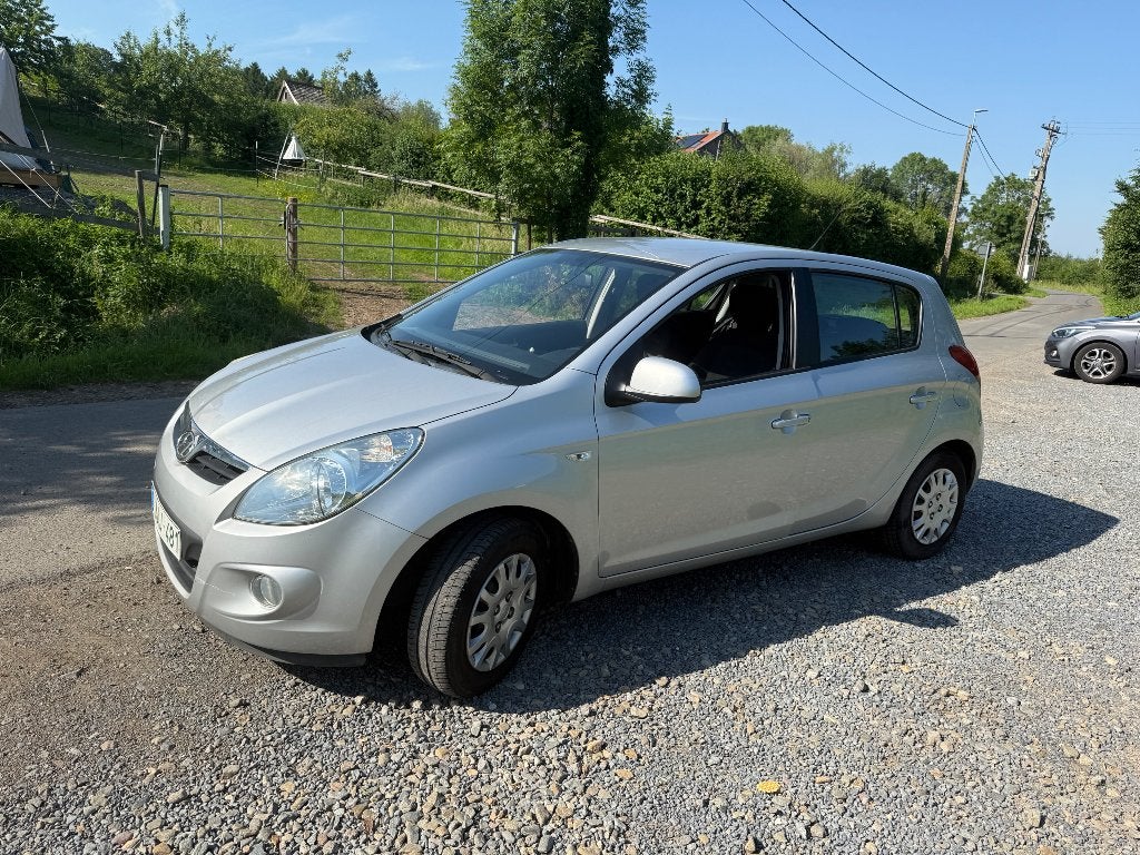 Hyundai i20 1,2 ess 99000 km 2010, 57 kW, Argent ou Gris, Achat, Boîte manuelle