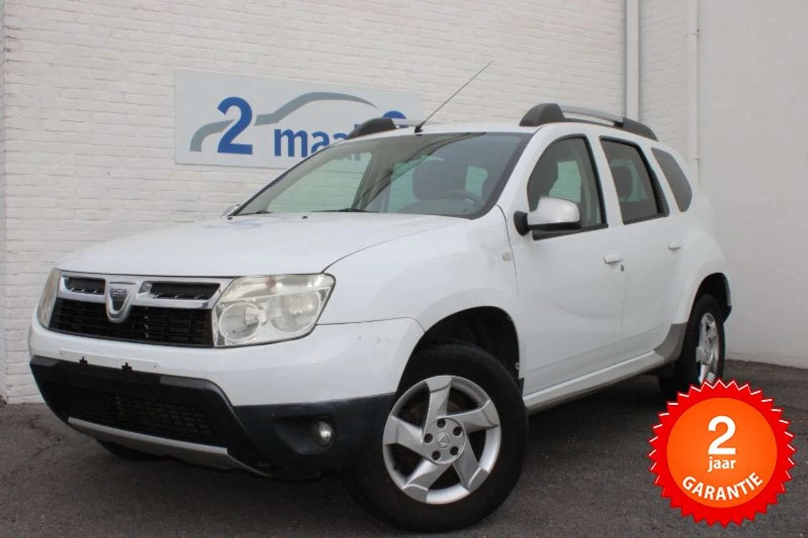 Dacia Duster Duster 1.6i 4x2 inclusief 2 JAAR garantie!, Auto's, Euro 5, 105 pk, Gebruikt, Zwart