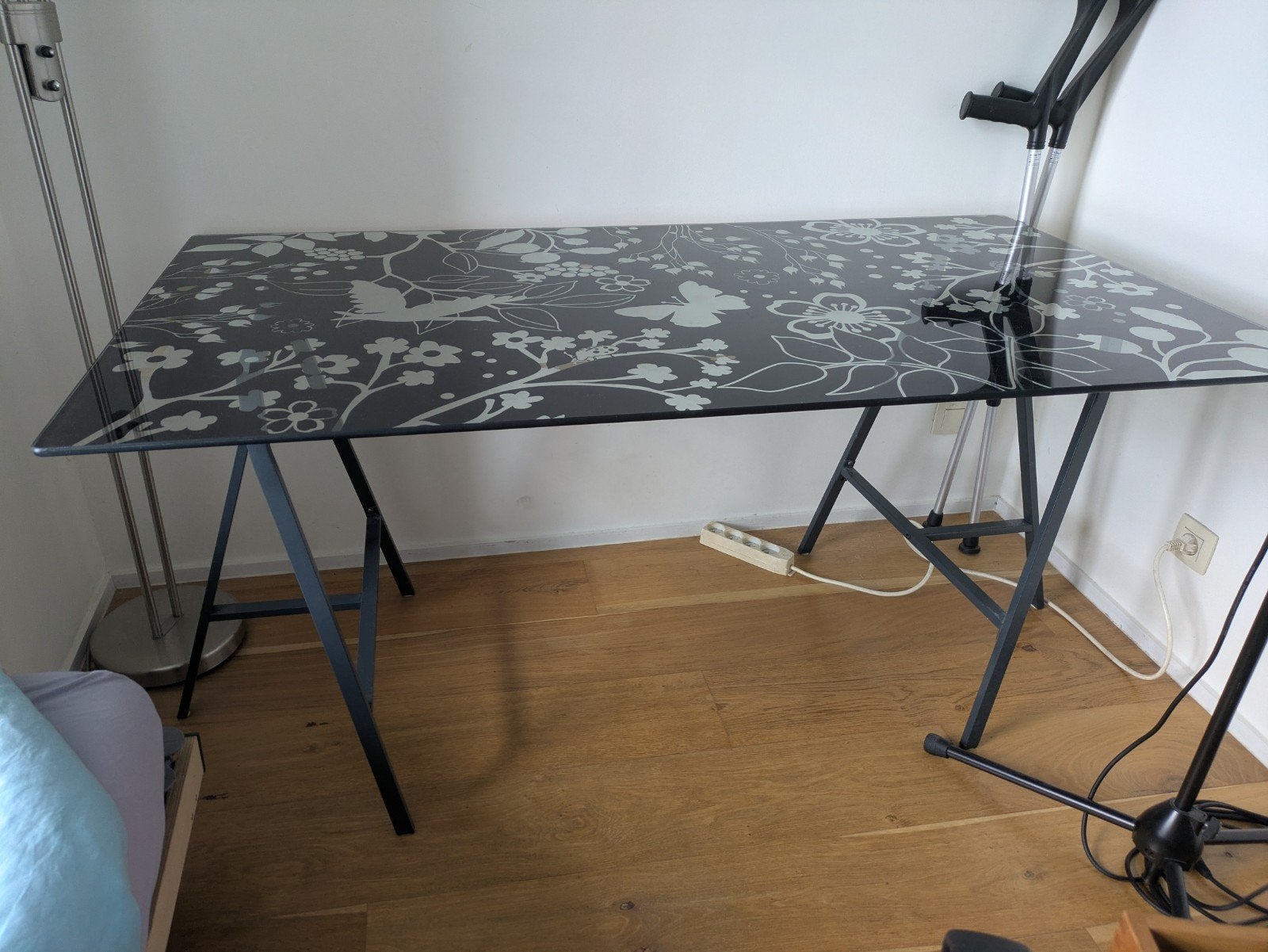 Grand bureau en verre Ikea sur tréteaux, Autres types, 150 cm, Utilisé, IKEA