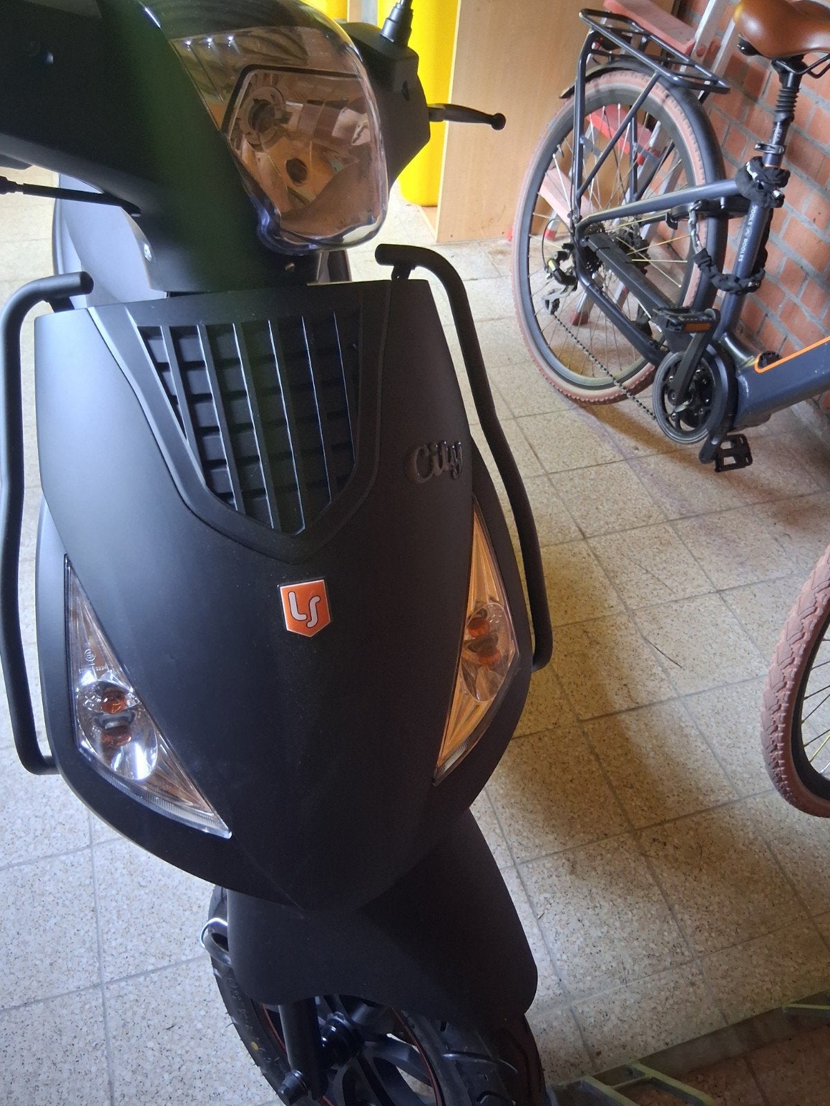 ​La Souris B-Klasse – Special Edition mat zwart, Ophalen