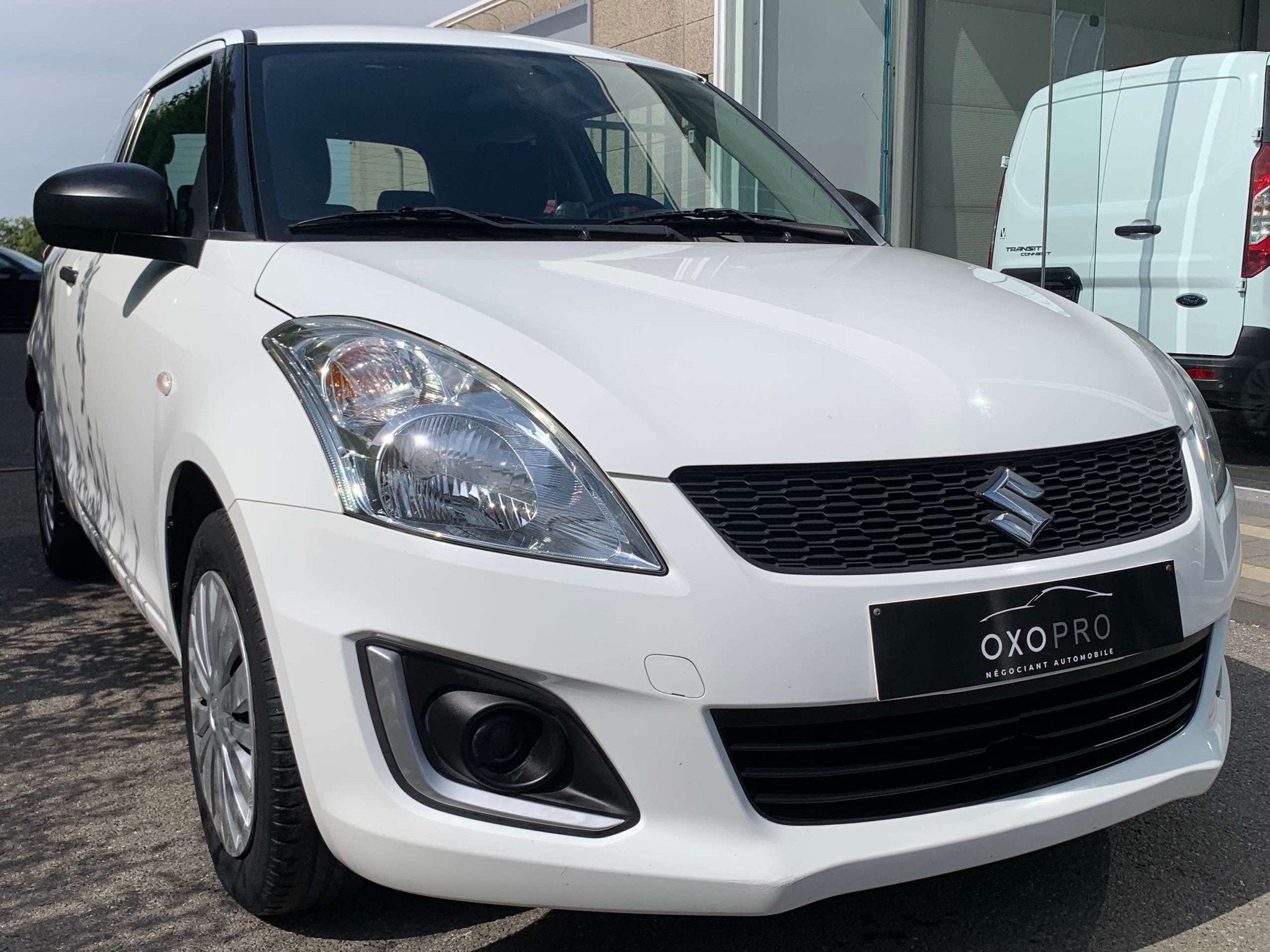 Suzuki Swift 1.2i ESSENCE 94 CV / FACELIFT / FAIBLE KILOMÉT, Auto's, Suzuki, 4 zetels, Stof, Gebruikt, 4 cilinders