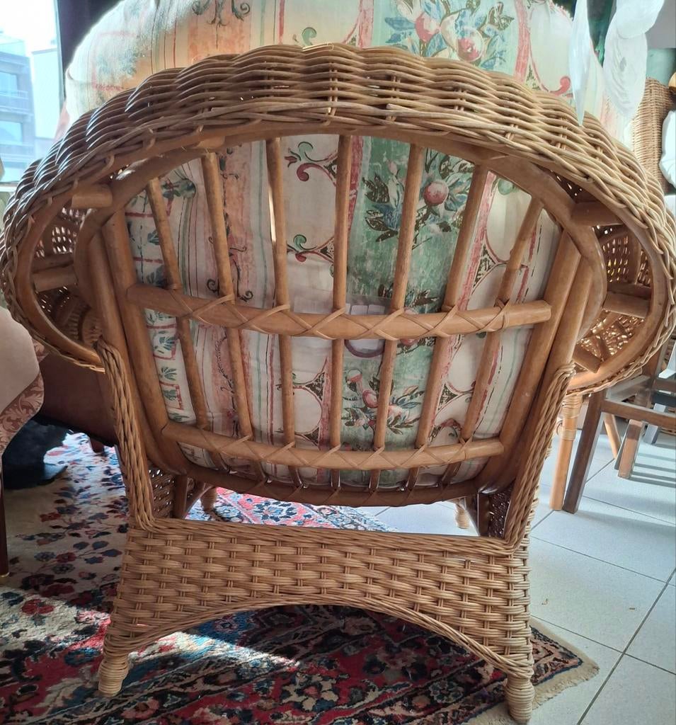 Fauteuil en osier , avec gros coussin, Enlèvement