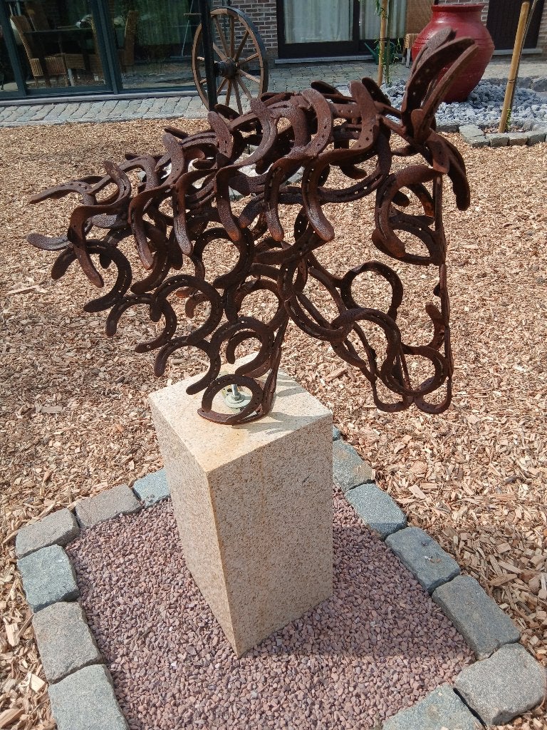 tuinbeeld & kunstwerk gemaakt van oude paardenhoefijzers, Enlèvement, Neuf, Métal, Animal