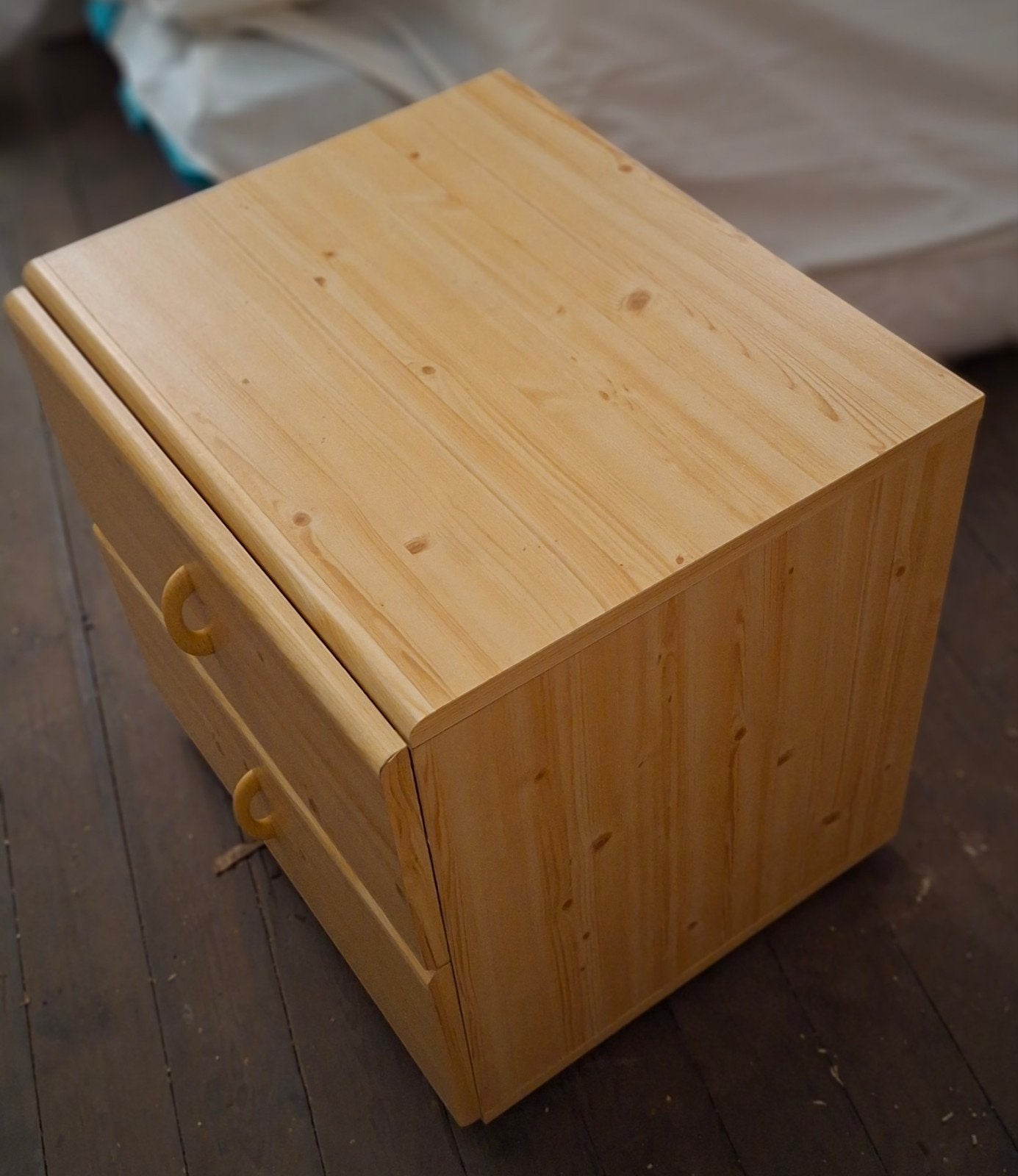 bed en nachtkast, nieuwe matras en lattenbodem, Huis en Inrichting, Ophalen