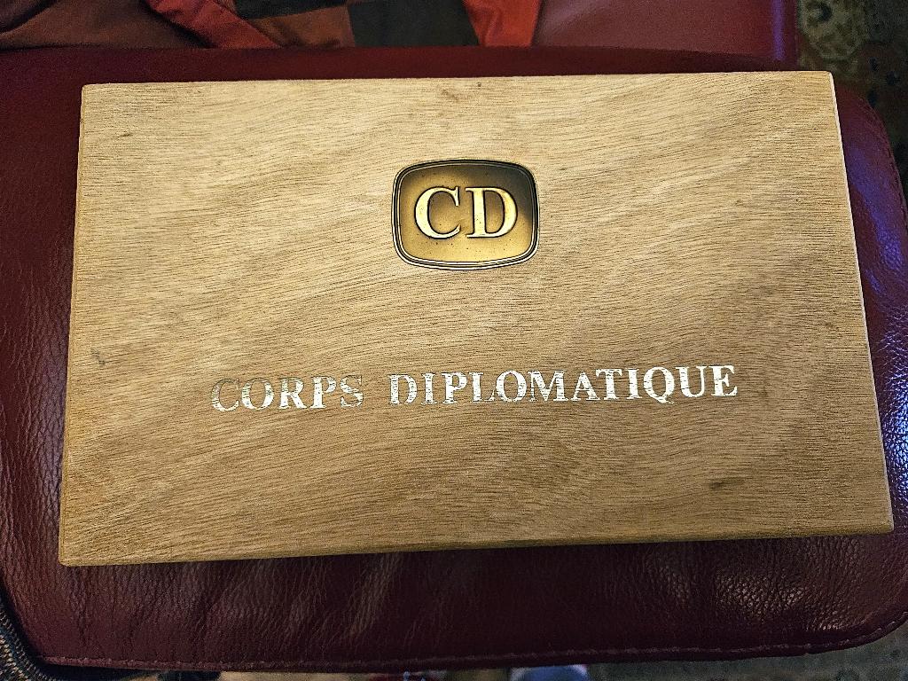 Vintage. Leeg houten sigarenkistje. Corps Diplomatique., Ophalen, Gebruikt, Tabaksdoos of Verpakking