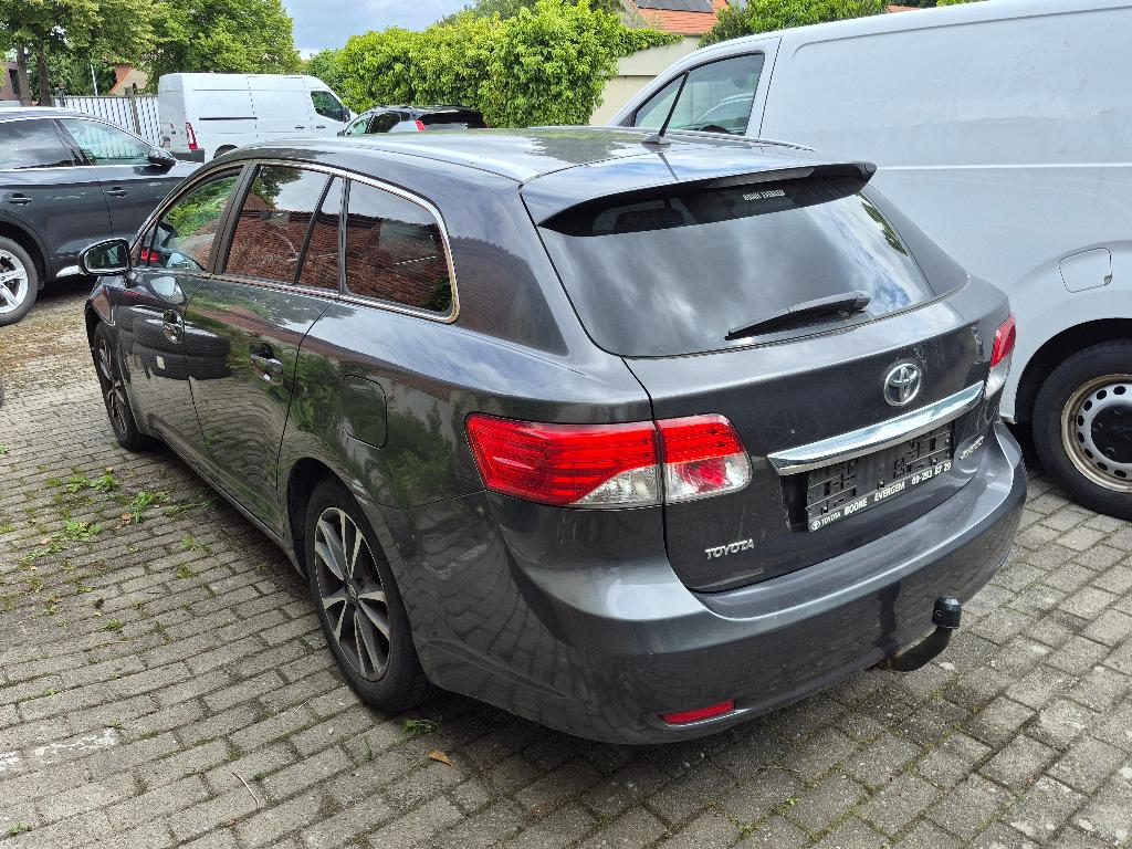 Toyota Avensis 1.6i | Navi | Camera | Airco | Trekhaak, Auto's, Toyota, Euro 5, Avensis, Zwart, 4 cilinders