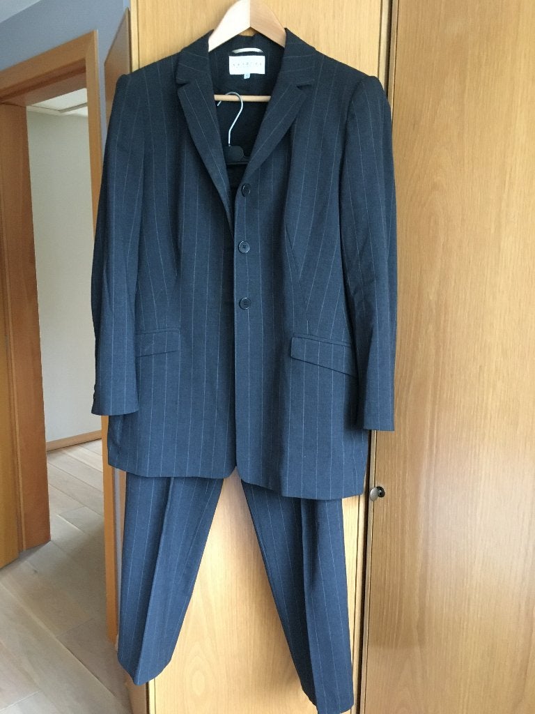 Kostuum Xandres donkergrijs met streep maat 42/broek maat 38, Maat 38/40 (M), Kostuum of Pak, Ophalen of Verzenden, Zo goed als nieuw