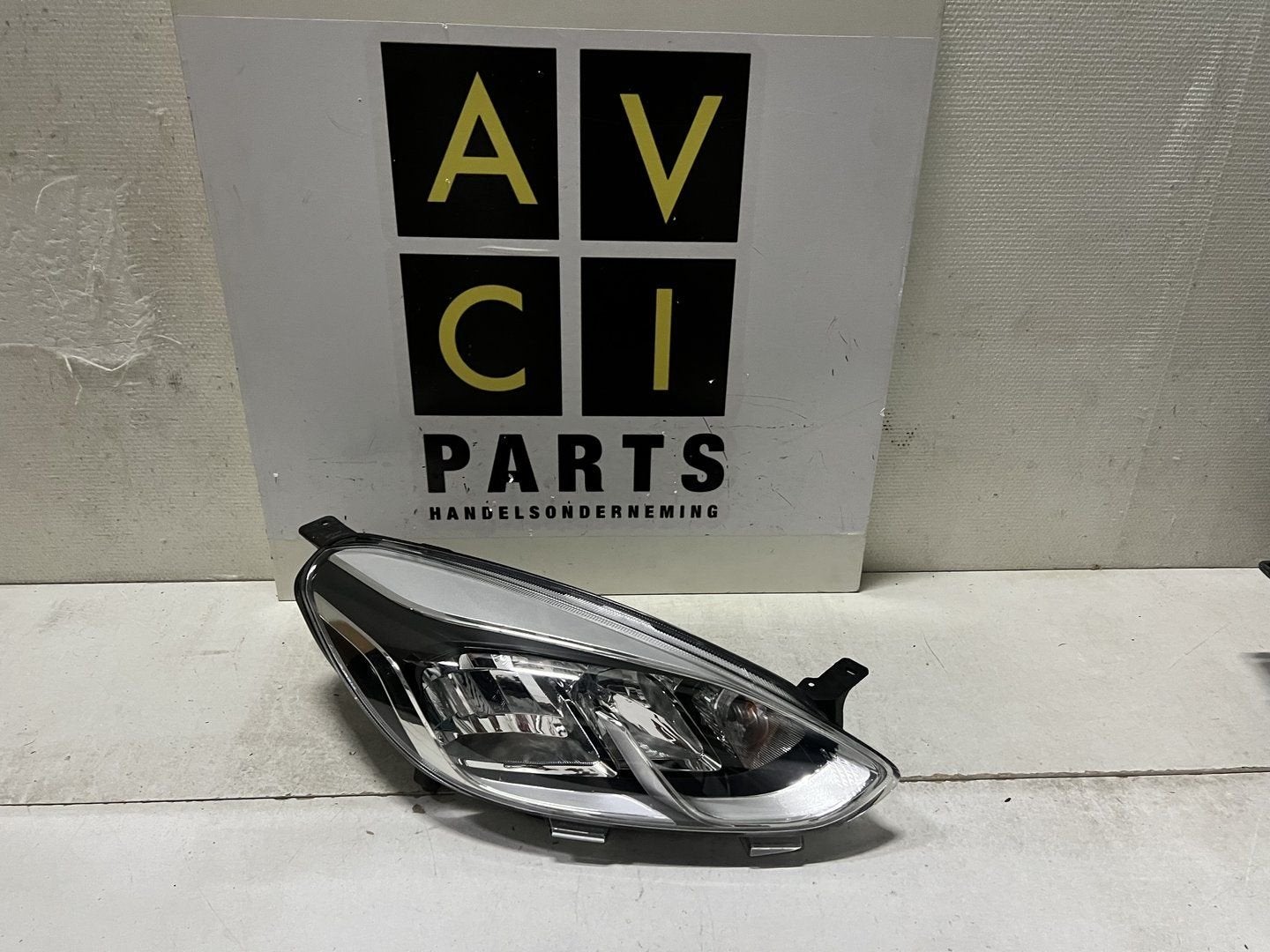 Koplamp Ford Fiesta MK8 origineel L1BB-13E014-AE Rechts, Auto-onderdelen, Gebruikt, -, -, Ophalen of Verzenden