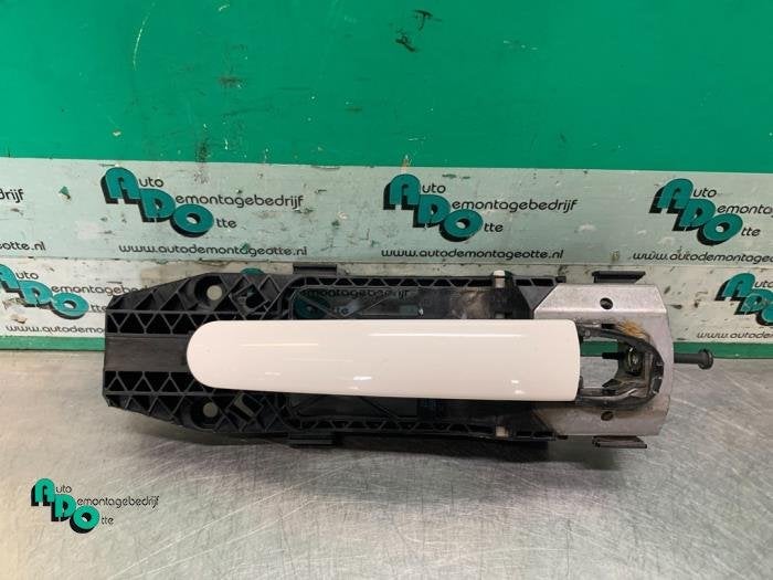 Poignée portière 2portes gauche d'un Volkswagen Polo (Polo, Autos : Pièces & Accessoires, Volkswagen, -, 3 mois de garantie, Utilisé