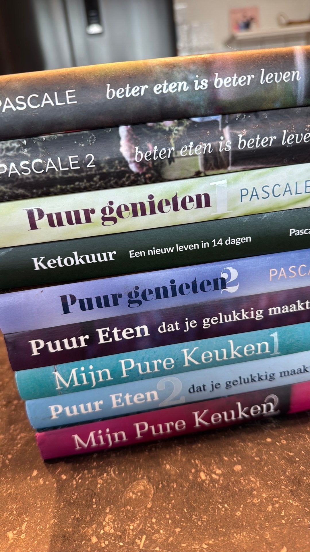 9 dikke kookboeken Pascale Naessens, Ophalen, Gelezen