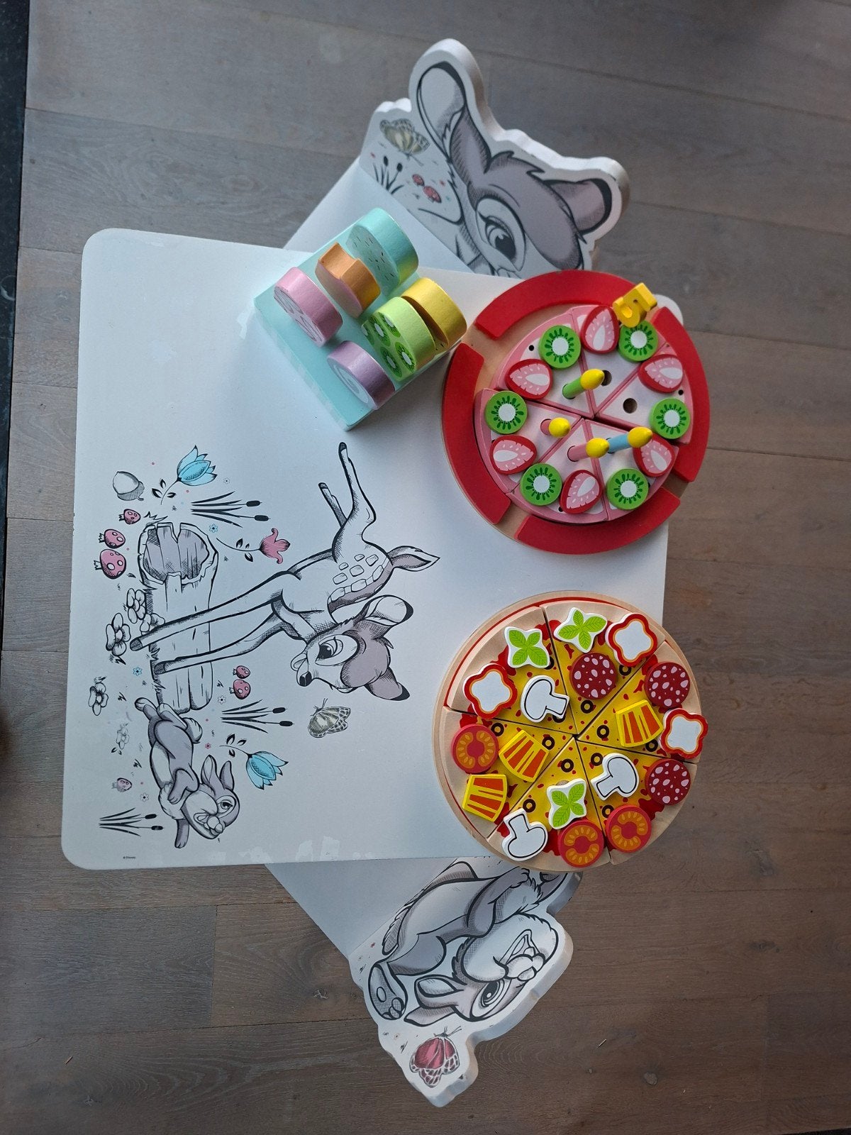 Disney Bambi en stampertje tafeltje met stoeltjes, Ophalen