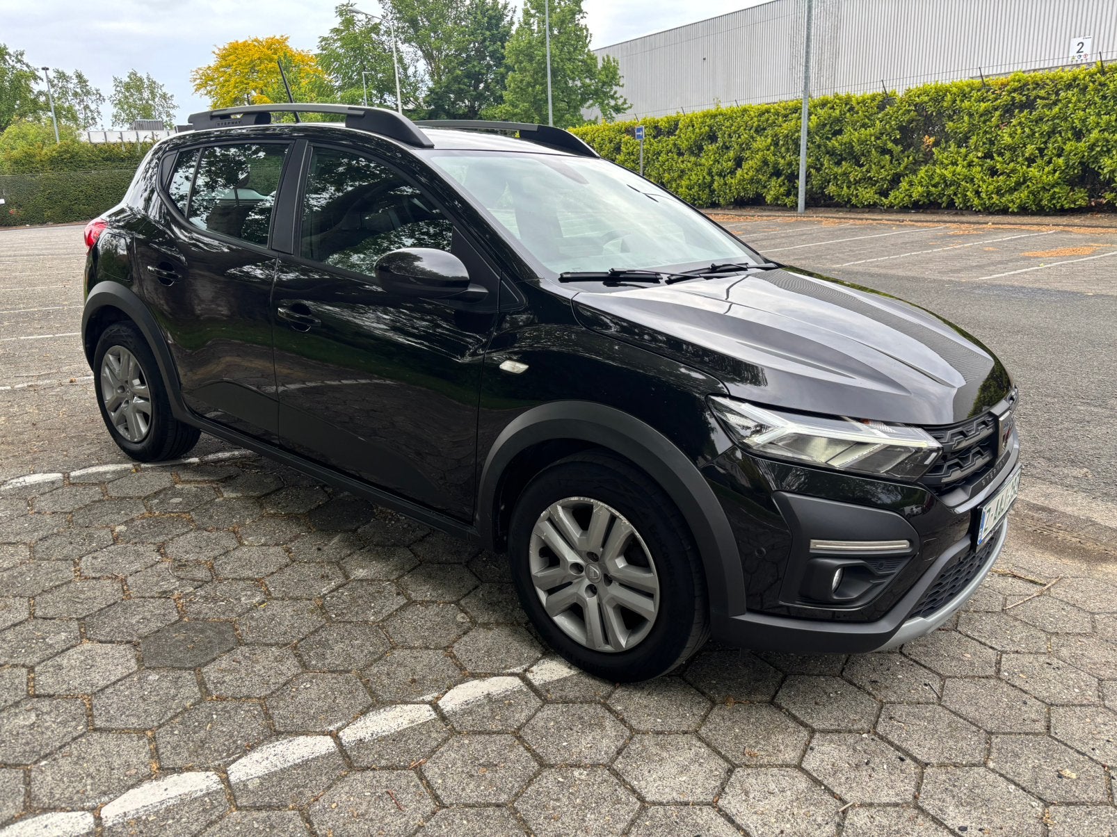 Zeer mooie Dacia Sandero Stepway 2022 Benzine LPG met opties, Auto's, Voorwielaandrijving, Stof, 67 kW, Zwart